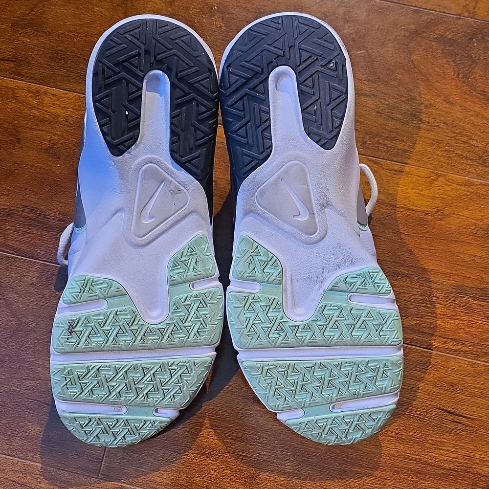 Nike Legend Essential Sneakers Women's 7 - Picture 5 of 11